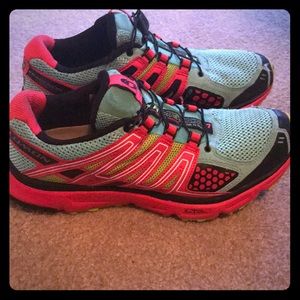 Salomon tennis shoes size 9.5
